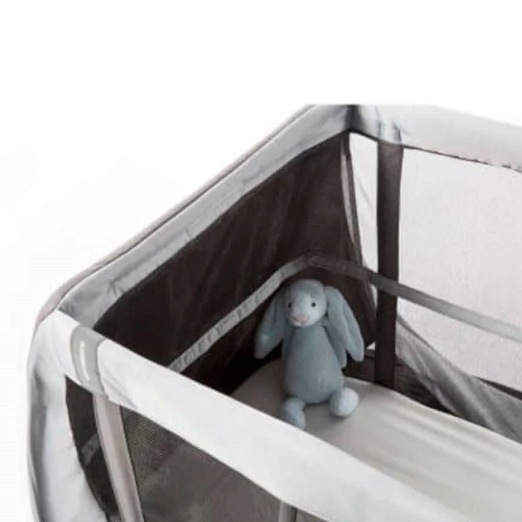 AeroMoov Instant Travel Cot, Fitted Sheet 2 AeroMoov Instant Travel Cot, Fitted Sheet - Image 2